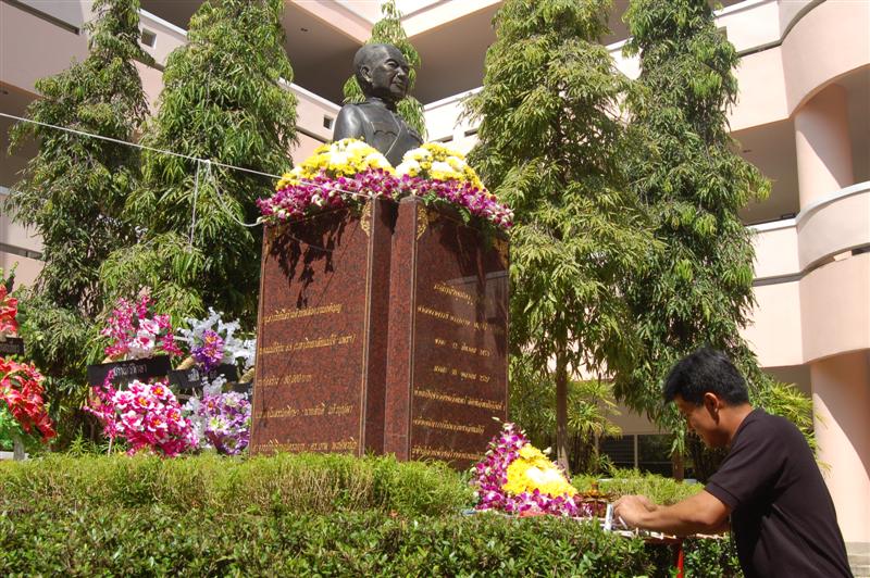 ../Picture/2552/DSC_0142 (Medium).JPG